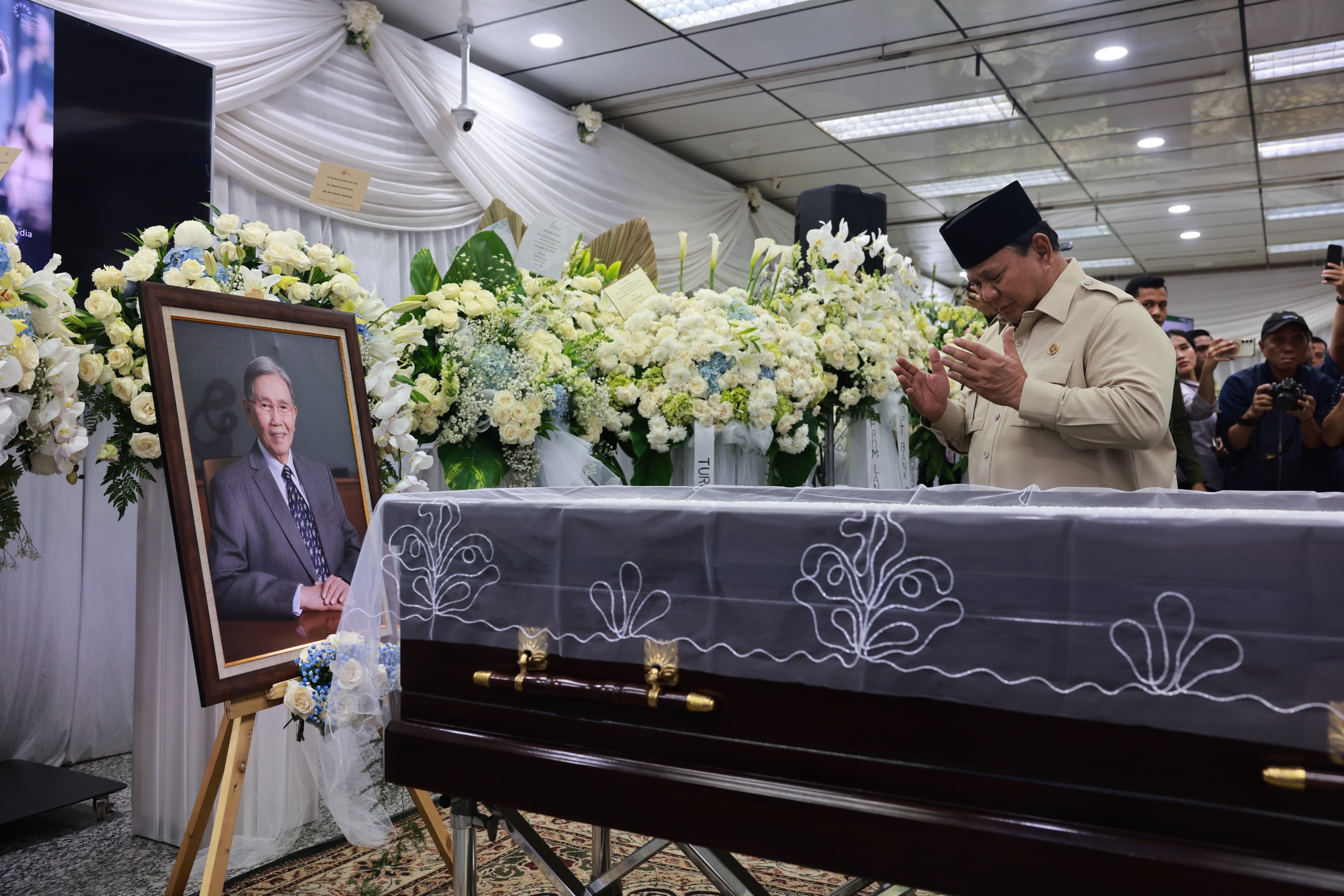Tangis Prabowo di RSPAD! Pesan Terakhir Kwik Kian Gie Terungkap!