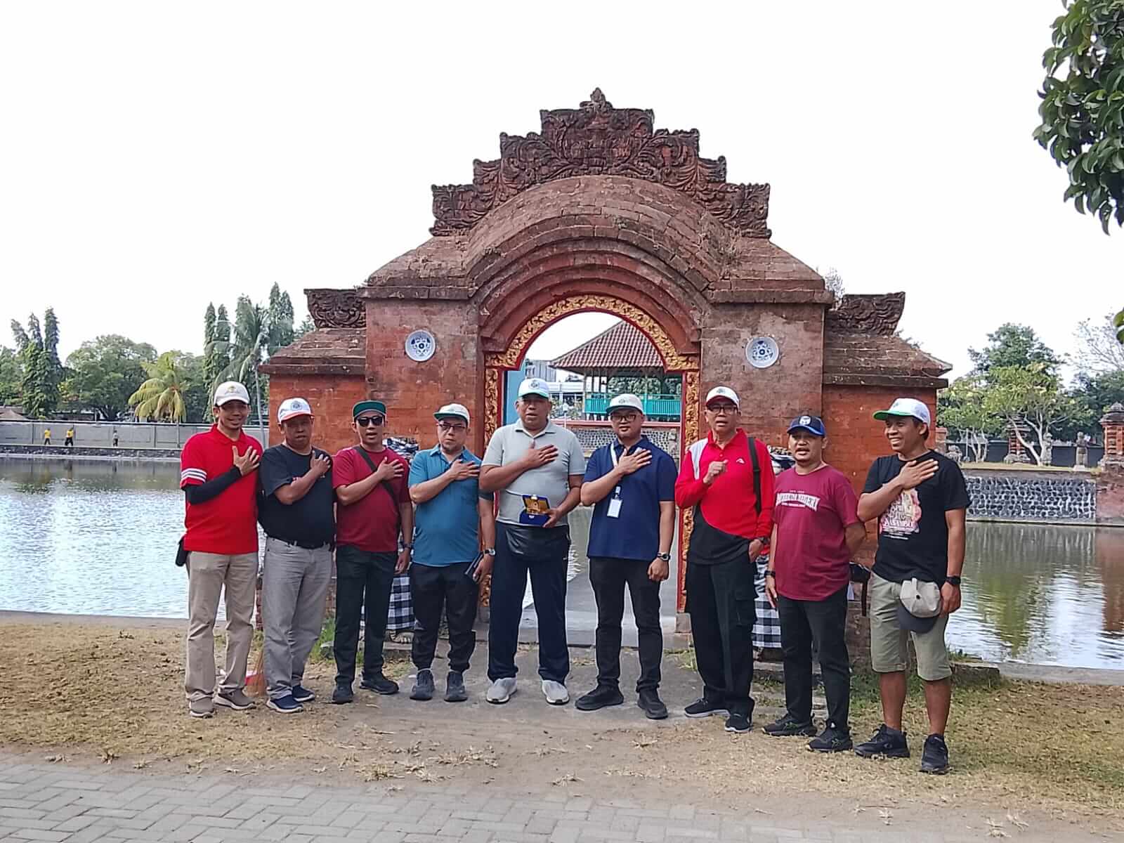 Peringati Hari Kebudayaan, BPK NTB Bakti Situs di Taman Mayura