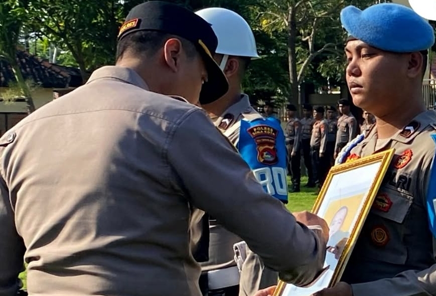 Nekat Mangkir Tugas dalam Waktu Lama, 2 Polisi Bima Dipecat Tak Hormat! 