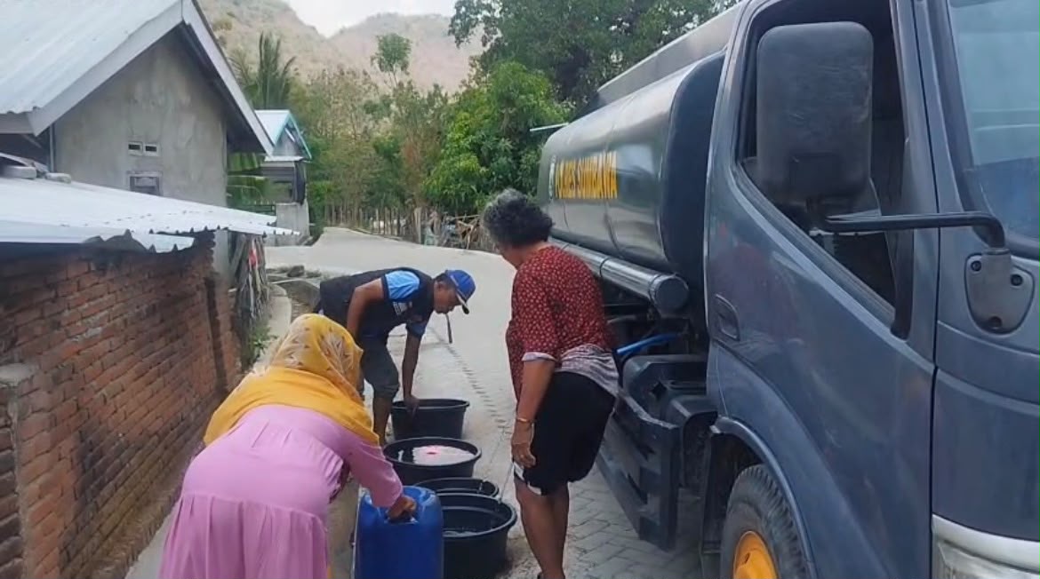 Sumur Mengering, Warga Mokong Sumbawa Krisis Air Bersih hingga 6 Bulan
