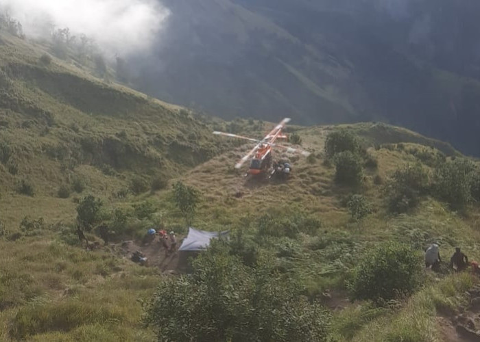 Lagi ! Pendaki Asal Belanda Terjatuh di Gunung Rinjani, SAR Kerahkan Helikopter SGi Air Bali