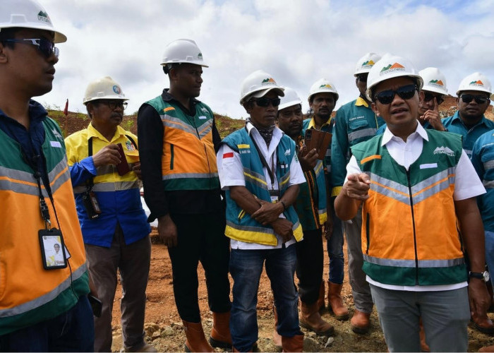 Bahlil Tinjau Langsung ke Tambang Nikel di Raja Ampat, Direktur Minerba: Tambang Ini Gak Ada Masalah