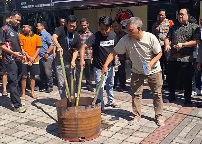 Disaksikan Tersangka! Ini Detik-Detik Pemusnahan Ratusan Gram Ganja di Mataram