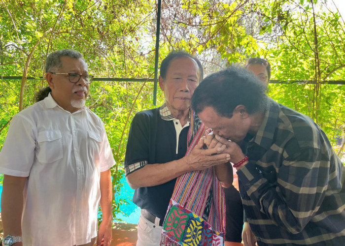 Minta Maaf ke Sutiyoso,  Hercules : Bapak Saya Sendiri