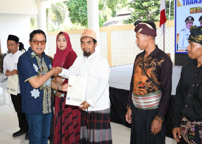 109 KK Transmigran Jeringo Terima Sertifikat Tanah Setelah Menanti 16 Tahun
