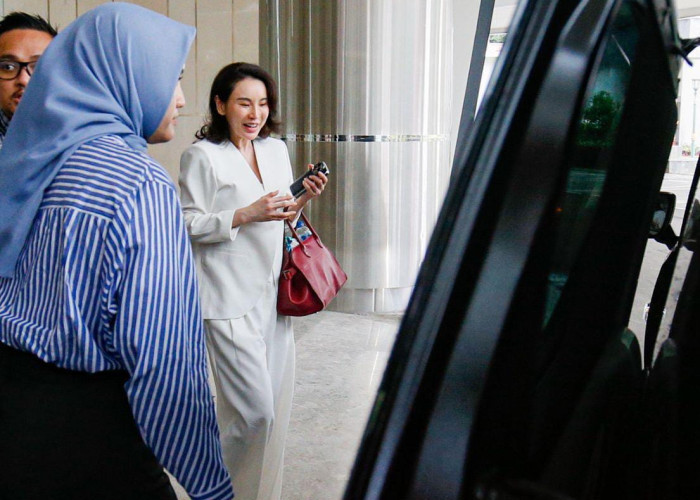 Anak Jusuf Hamka Keluar dari Gedung Kejagung, Ada Apa?