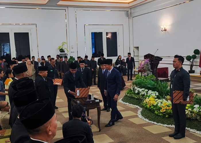 Lantik 35 Pejabat, Mohan Roliskana Pastikan Mutasi Gelombang Kedua Tuntas Akhir Tahun