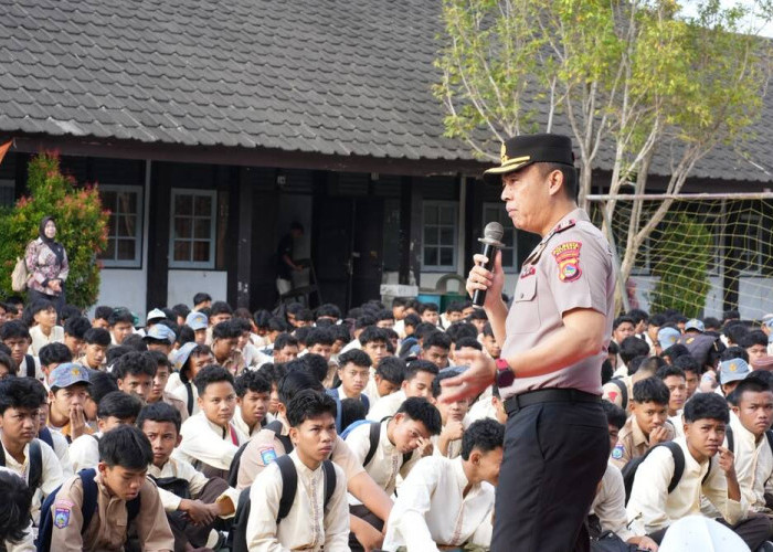 Kapolresta Mataram Ajak Siswa SMKN 5 Berani Bicara dan Lawan Bullying
