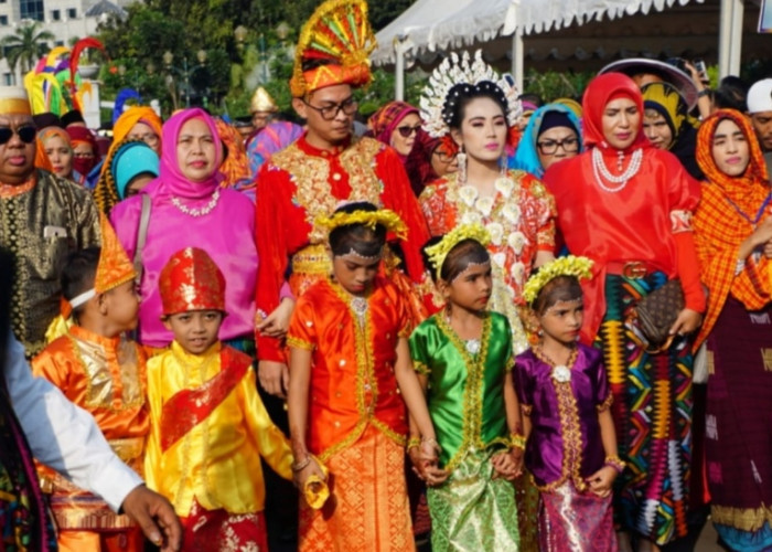 Hari Kartini 2025, Pesona Baju Adat Bima Tunjukkan Keanggunan dalam Balutan Budaya