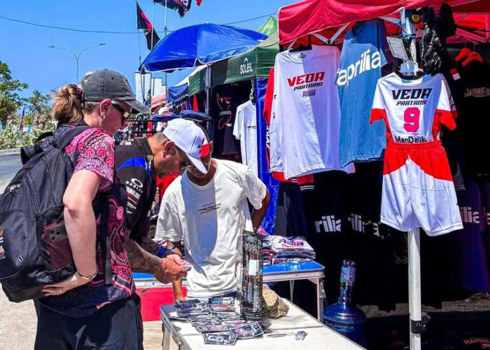 Kaos Veda Ega dan Marc Marquez Diburu Penonton MotoGP Mandalika