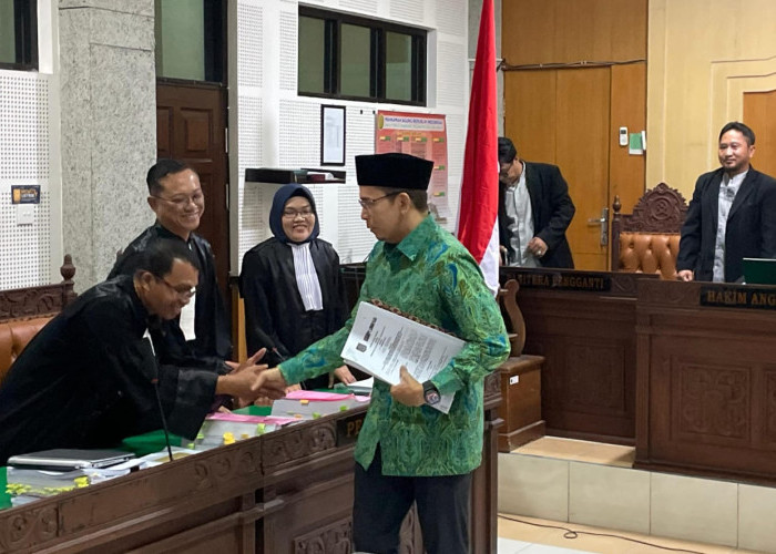 TGB Pertanyakan ‘Pembisik’ Rosiadi Teken PKS Bermasalah