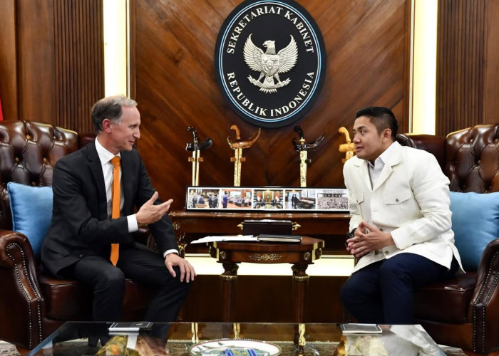 Bahas Kunjungan Ratu Belanda, Seskab Teddy Bertemu Dubes Gerritsen di Jakarta