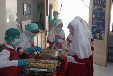 SD Al-Itra Jadi Sekolah Pertama Uji Coba MBG Prasmanan di NTB