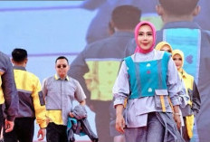 Fashion Show Tenun Sumbawa Barat Dongkrak Pesanan Penjahit dan UMKM