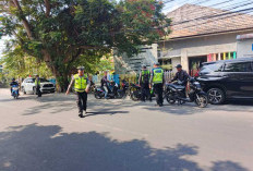 Tak Pakai Helm hingga Knalpot Brong, Puluhan Pengendara Ditilang di Mataram